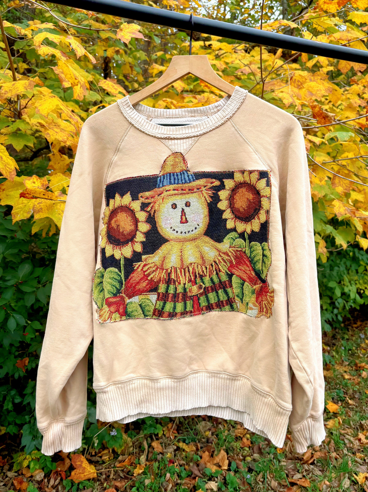 Upcycled Scarecrow Crewneckđž