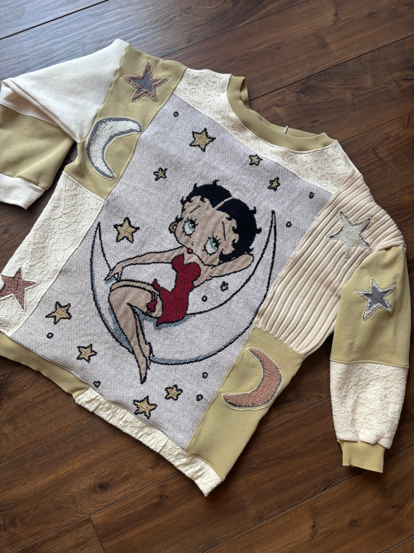 Upcycled Betty Boop on the Moon Crewneck💃🏻🌙