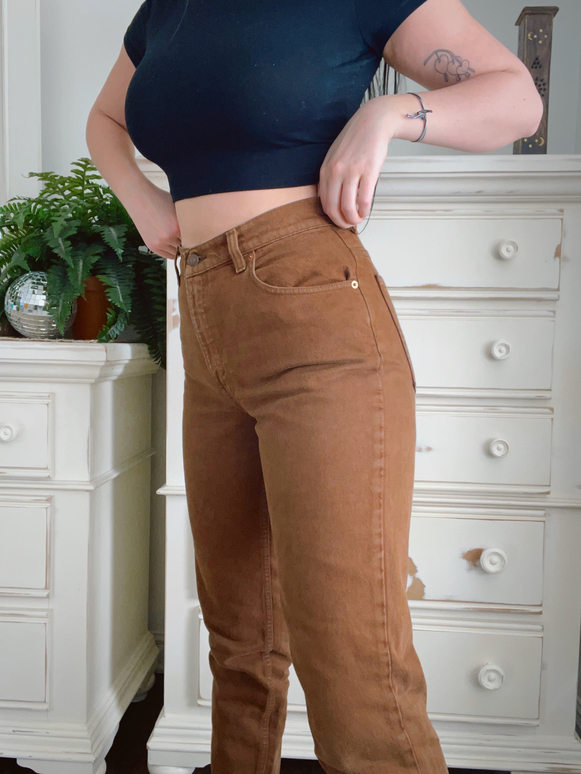 LEVI'S 550 High Waisted Relaxed Tapered Mom Corduroy Trousers